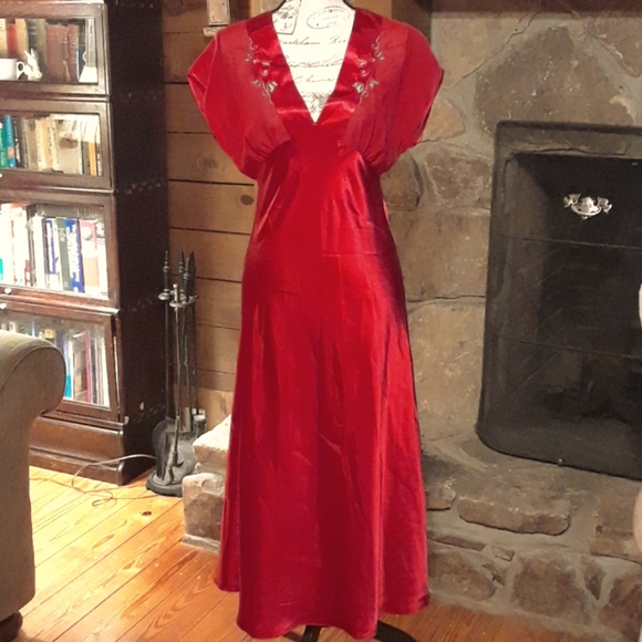 delicates Other - NWOT sheer topped gown